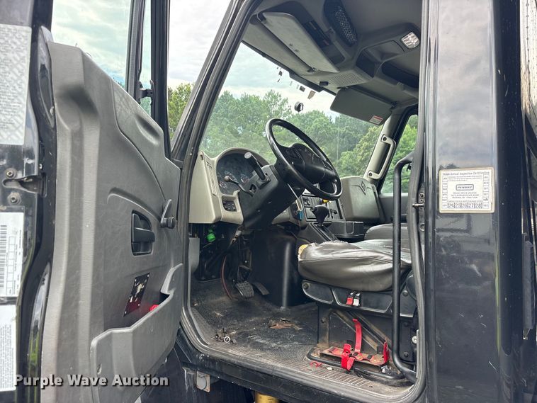 image for item YA3553 2019 International 4300 box truck