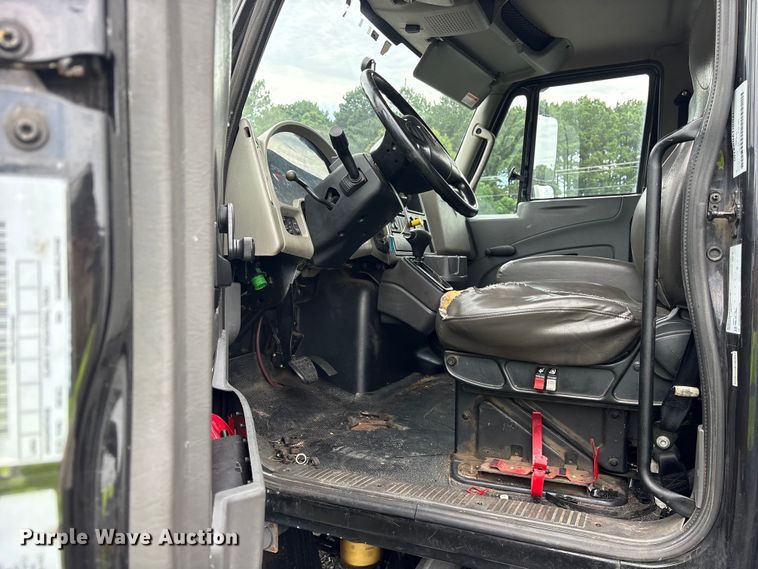 image for item YA3553 2019 International 4300 box truck
