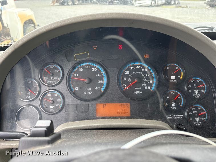 image for item YA3553 2019 International 4300 box truck
