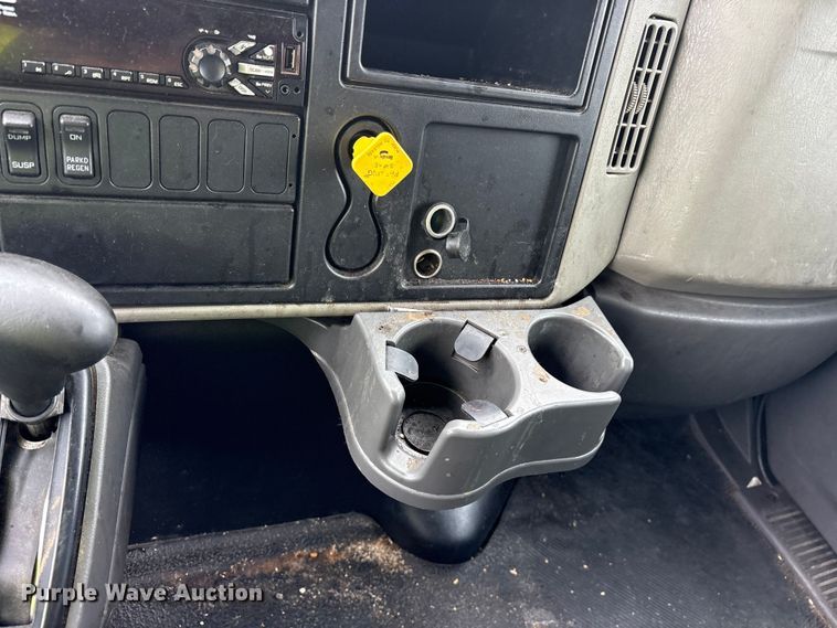 image for item YA3553 2019 International 4300 box truck
