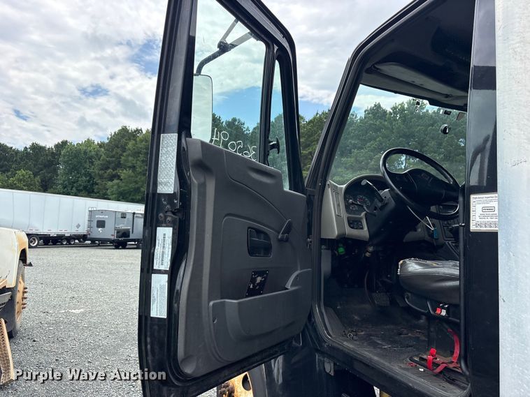 image for item YA3553 2019 International 4300 box truck