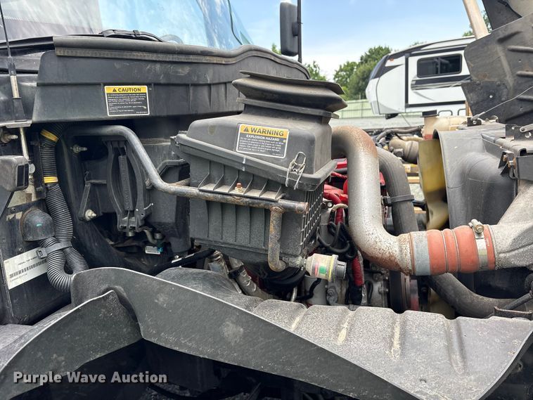 image for item YA3553 2019 International 4300 box truck