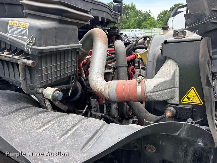 image for item YA3553 2019 International 4300 box truck