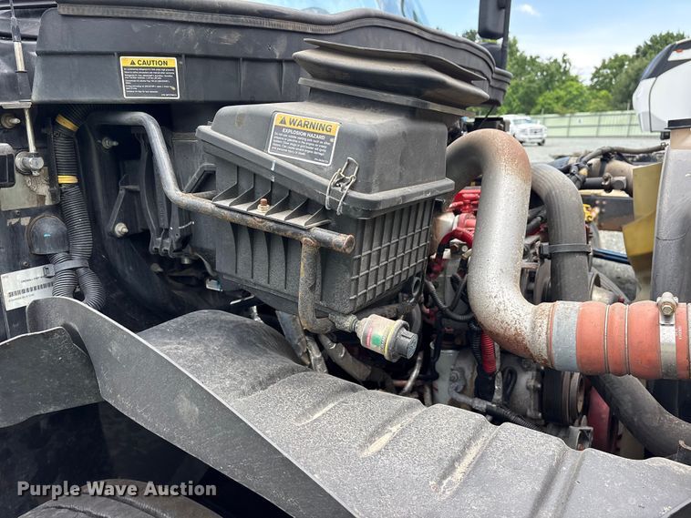 image for item YA3553 2019 International 4300 box truck