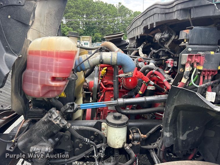 image for item YA3553 2019 International 4300 box truck