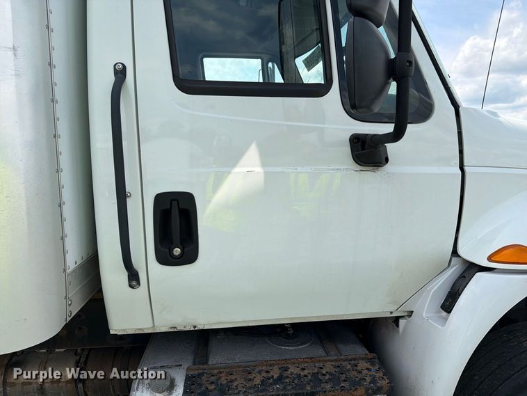image for item YA3562 2016 International 4300  box truck