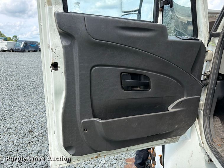 image for item YA3562 2016 International 4300  box truck