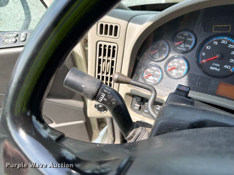 image for item YA3562 2016 International 4300  box truck