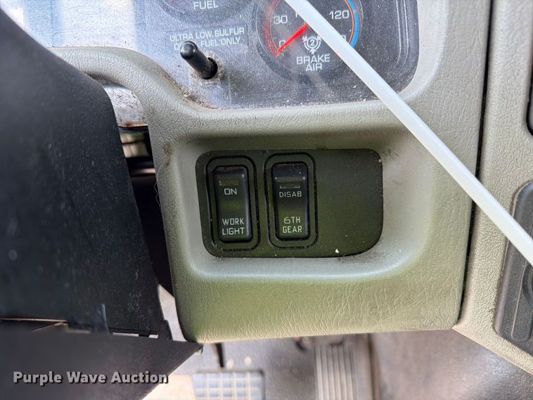 image for item YA3562 2016 International 4300  box truck