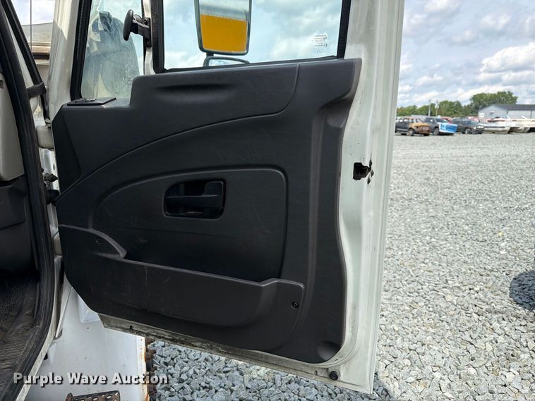 image for item YA3562 2016 International 4300  box truck