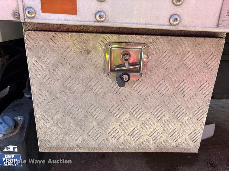 image for item YA3608 2015 Freightliner Business Class M2 box truck