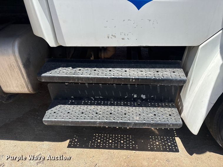 image for item YA3608 2015 Freightliner Business Class M2 box truck