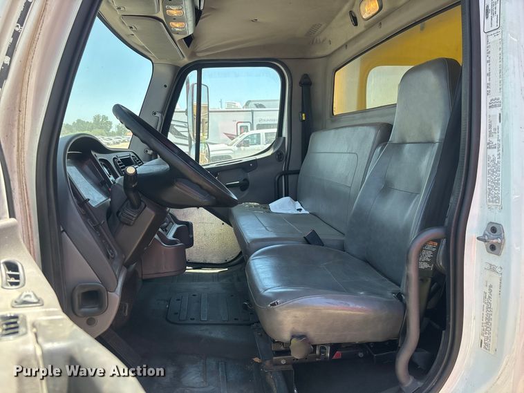 image for item YA3608 2015 Freightliner Business Class M2 box truck