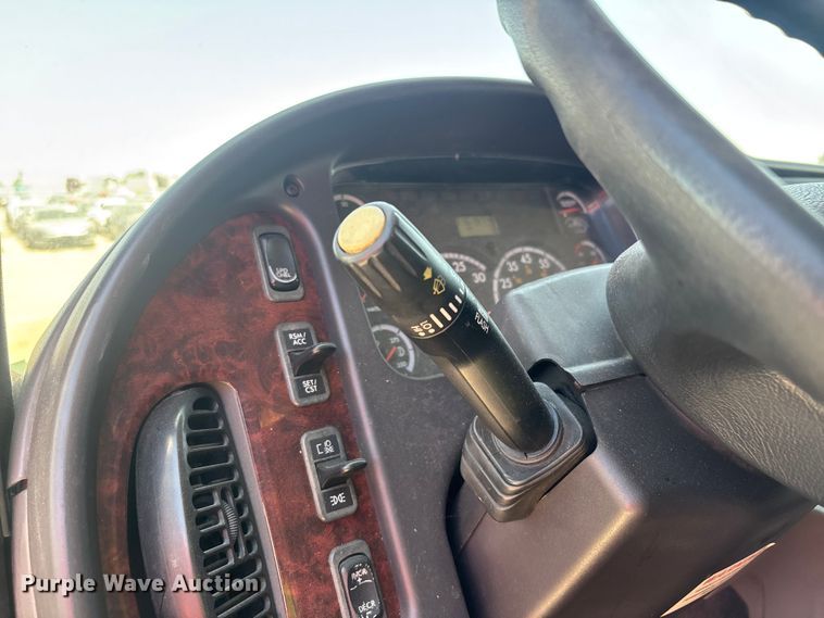 image for item YA3608 2015 Freightliner Business Class M2 box truck
