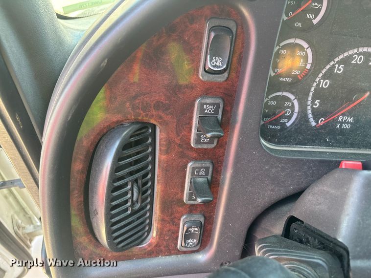 image for item YA3608 2015 Freightliner Business Class M2 box truck