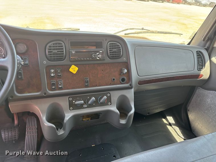image for item YA3608 2015 Freightliner Business Class M2 box truck