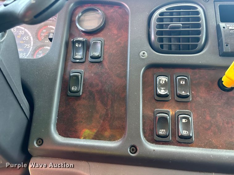 image for item YA3608 2015 Freightliner Business Class M2 box truck