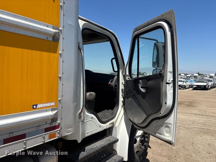 image for item YA3608 2015 Freightliner Business Class M2 box truck
