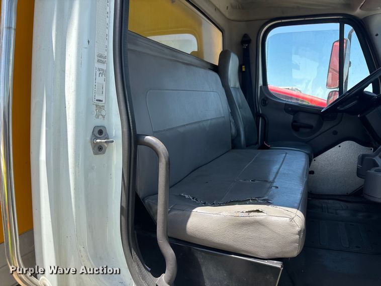 image for item YA3608 2015 Freightliner Business Class M2 box truck