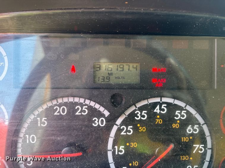 image for item YA3608 2015 Freightliner Business Class M2 box truck