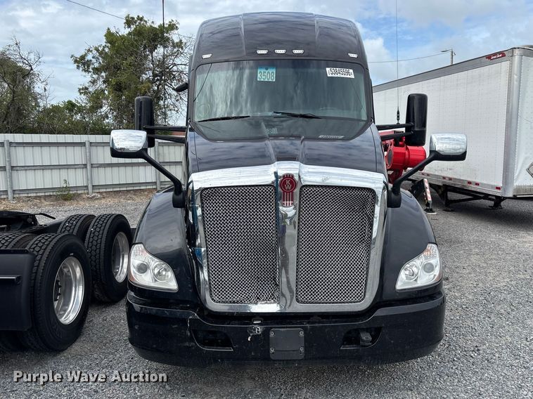 image for item YA3706 2021 Kenworth T680 semi truck