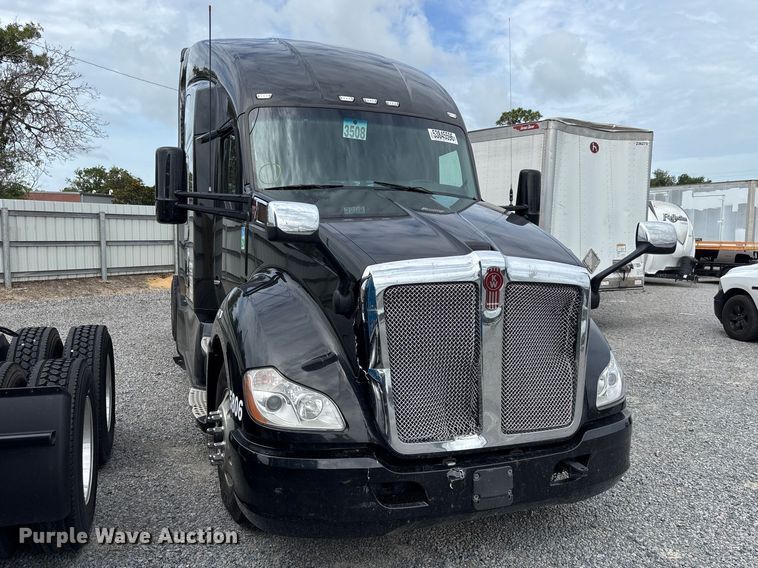 image for item YA3706 2021 Kenworth T680 semi truck