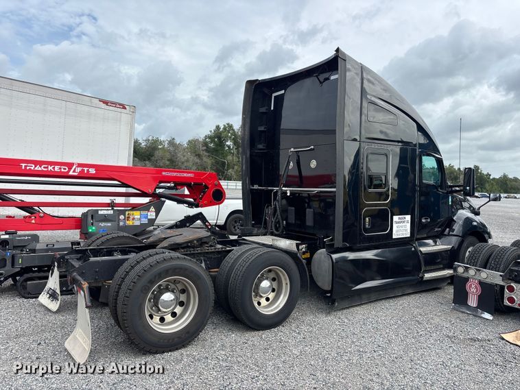 image for item YA3706 2021 Kenworth T680 semi truck