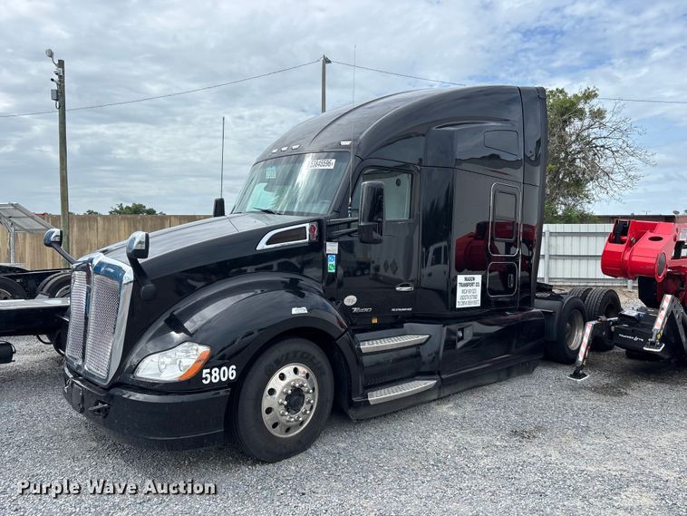 image for item YA3706 2021 Kenworth T680 semi truck