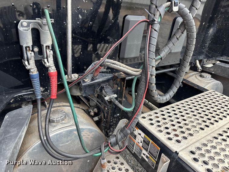 image for item YA3706 2021 Kenworth T680 semi truck