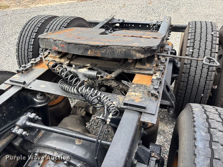 image for item YA3706 2021 Kenworth T680 semi truck
