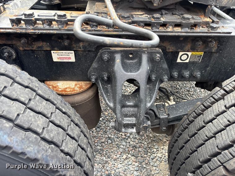 image for item YA3706 2021 Kenworth T680 semi truck