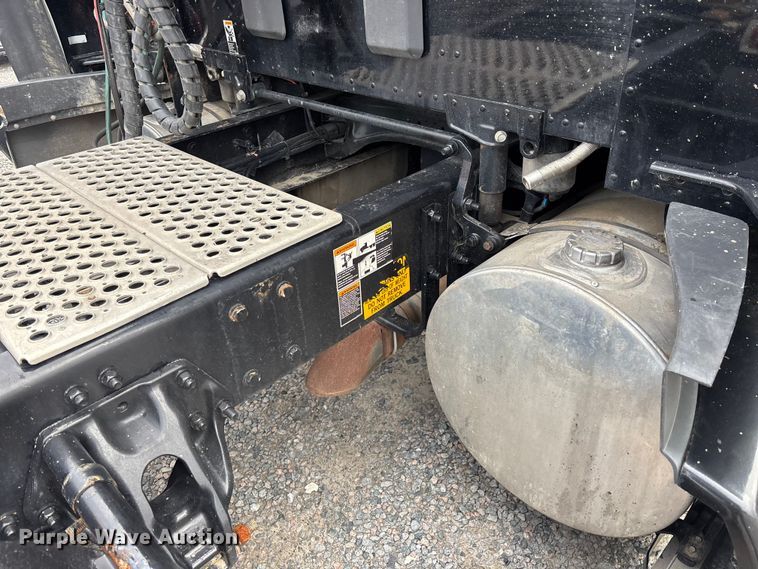 image for item YA3706 2021 Kenworth T680 semi truck