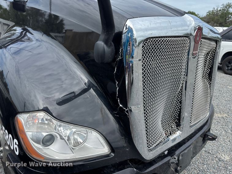 image for item YA3706 2021 Kenworth T680 semi truck