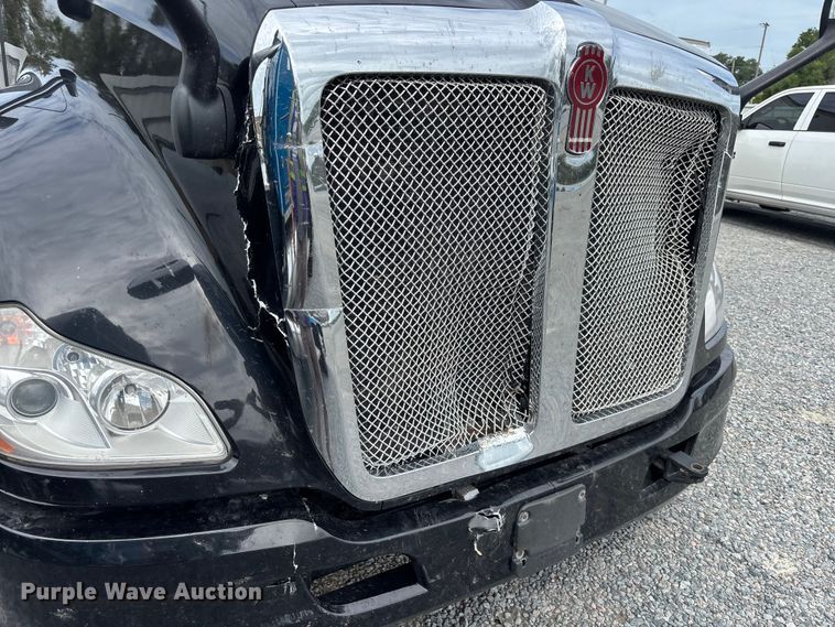 image for item YA3706 2021 Kenworth T680 semi truck