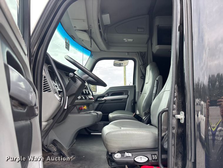 image for item YA3706 2021 Kenworth T680 semi truck
