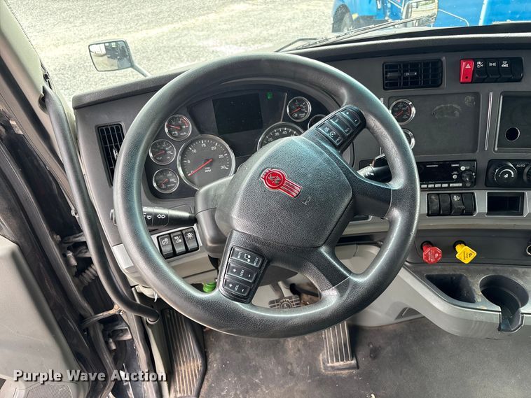 image for item YA3706 2021 Kenworth T680 semi truck