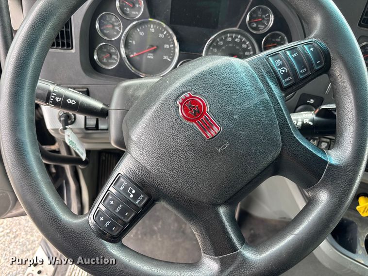 image for item YA3706 2021 Kenworth T680 semi truck