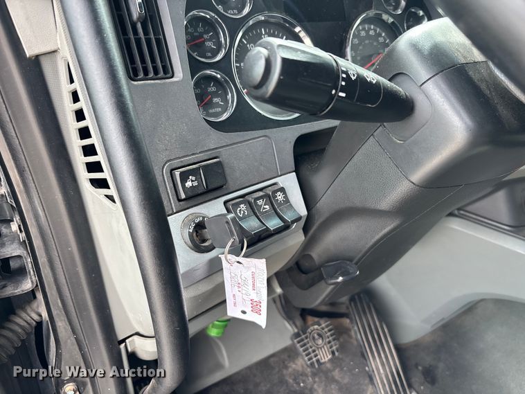 image for item YA3706 2021 Kenworth T680 semi truck
