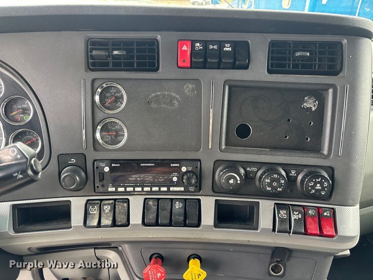 image for item YA3706 2021 Kenworth T680 semi truck