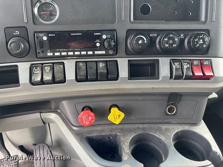 image for item YA3706 2021 Kenworth T680 semi truck