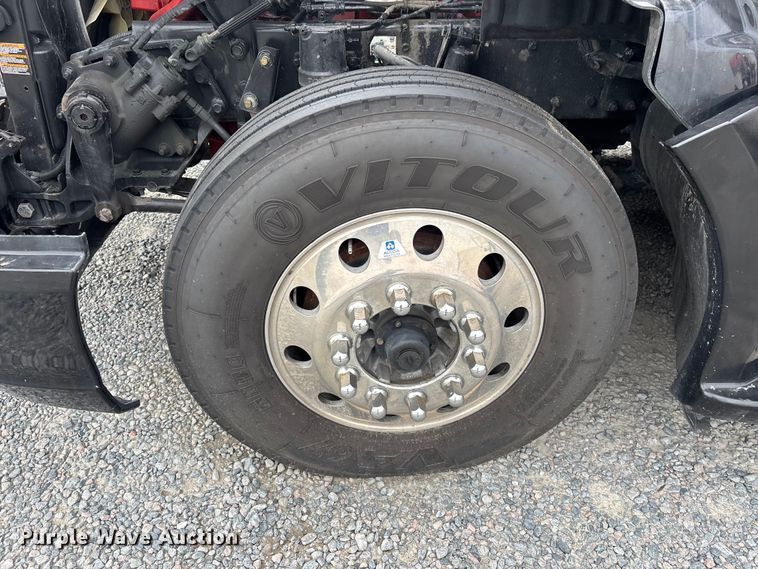 image for item YA3706 2021 Kenworth T680 semi truck