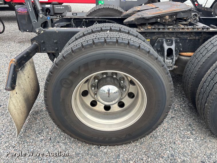 image for item YA3706 2021 Kenworth T680 semi truck