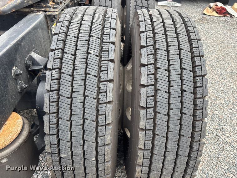image for item YA3706 2021 Kenworth T680 semi truck
