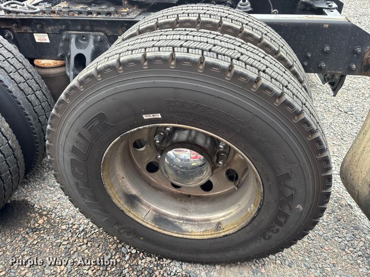 image for item YA3706 2021 Kenworth T680 semi truck