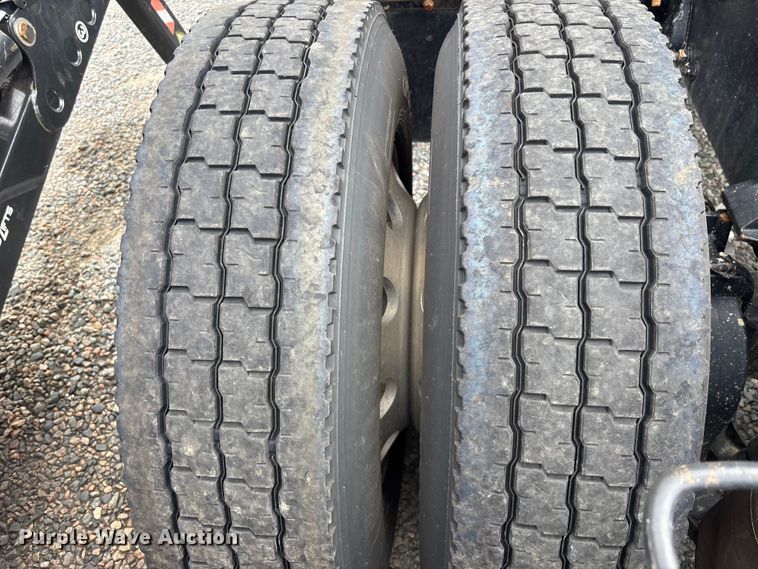 image for item YA3706 2021 Kenworth T680 semi truck