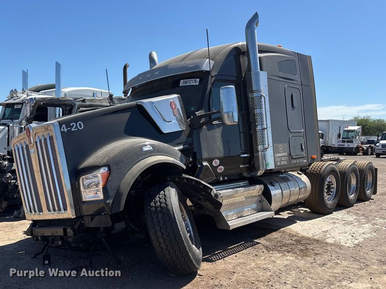 2025 Kenworth W990 semi truck