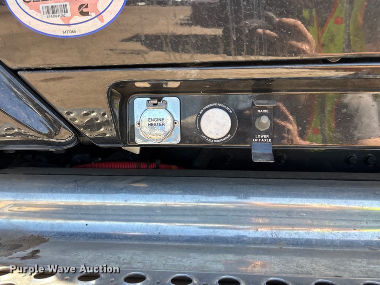 image for item YA3794 2025 Kenworth W990 semi truck