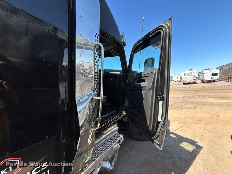 image for item YA3794 2025 Kenworth W990 semi truck