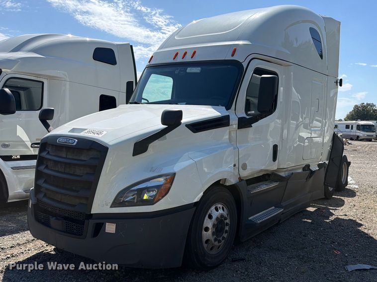 2020 Freightliner Cascadia 126 semi truck