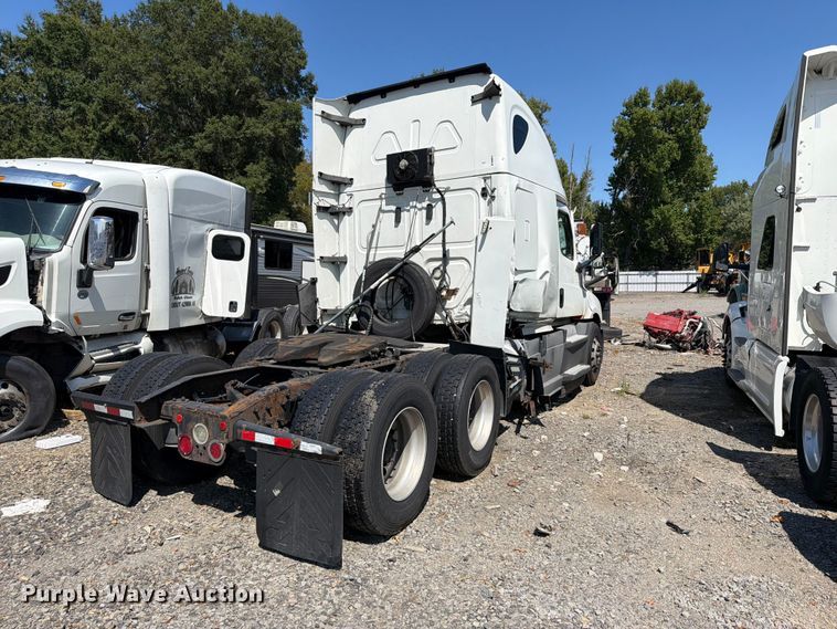 image for item YA3804 2020 Freightliner Cascadia 126 semi truck